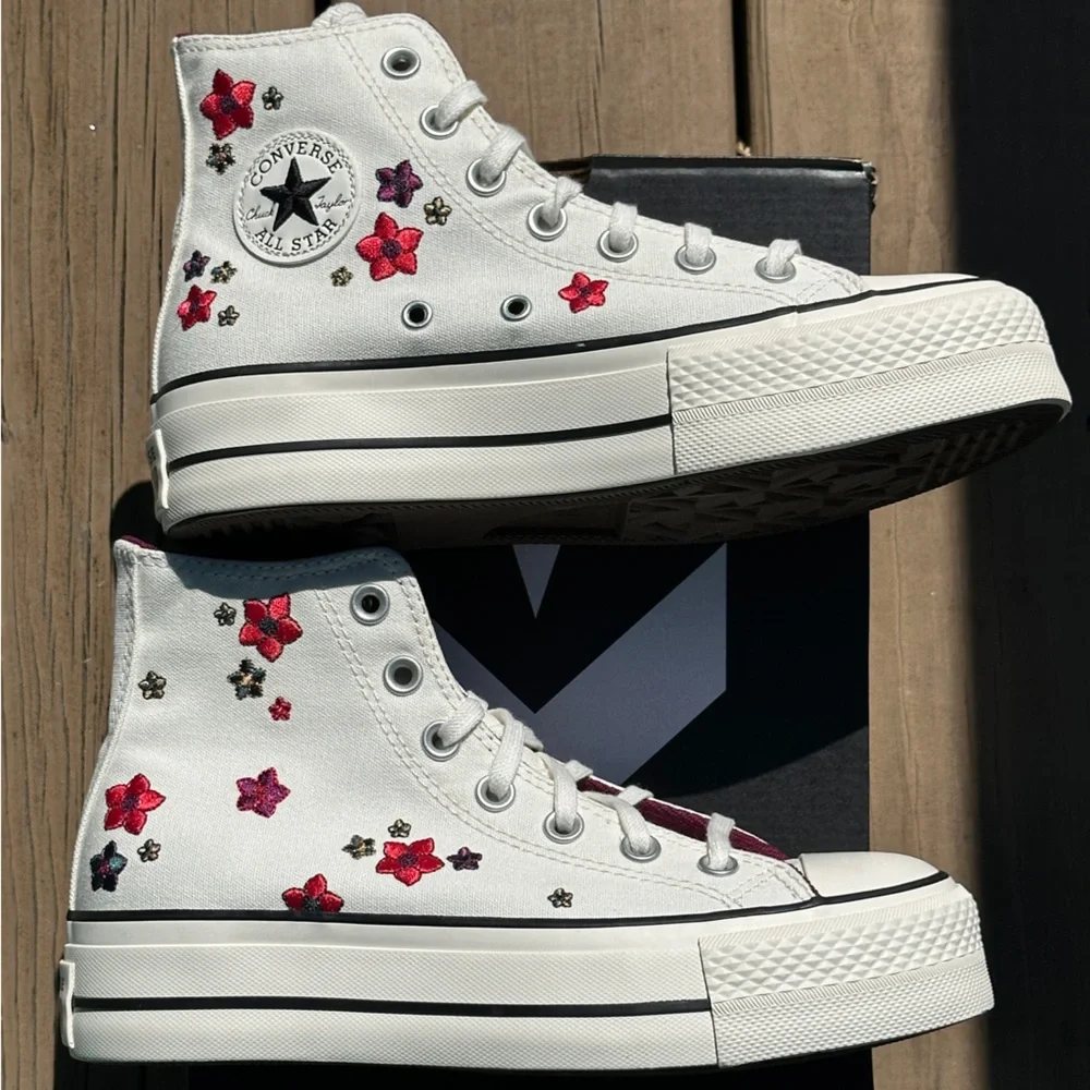 Converse Chuck Taylor Platform White Red Casual Sneaker Womens 6, Youth 4.5Y NEW
